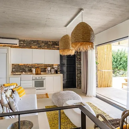 Akra Grammeno Beachfront Apartment