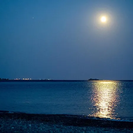 Akra Grammeno Beachfront Apartament *